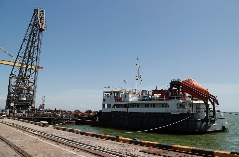 Teretni brod u luci u Mariupolju