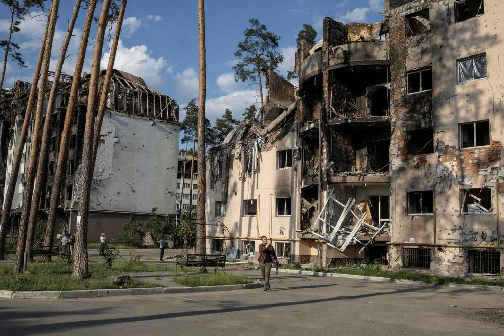 Uništene zgrade u Irpinu, Foto: Reuters