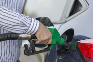 Cijena benzina u SAD prešla prag od pet dolara po galonu