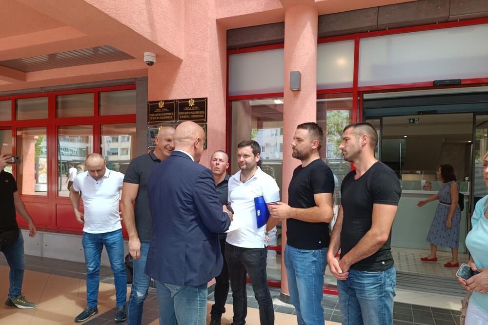 Davidović u razgovoru s radnicima, Foto: Ivan Ivanović