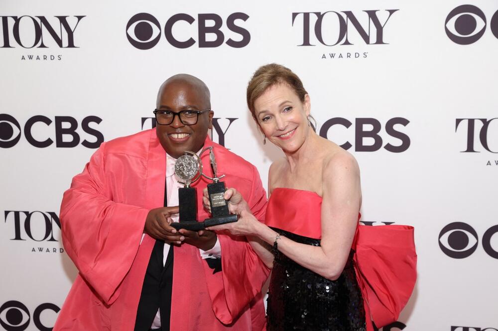 Barbara Vitman sa sa nagradom za najbolji mjuzikl "A Strange Loop", Foto: Reuters