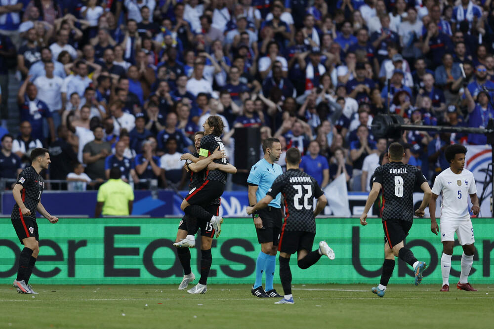 Hrvatski igrači slave gol Modrića, Foto: Reuters
