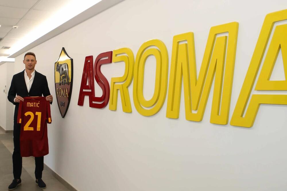 Matić na predstavljanju, Foto: AS Roma
