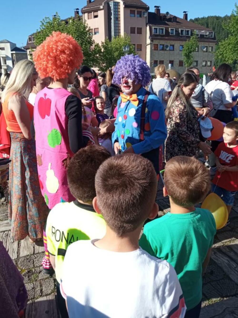 <p>Ovogodišnja kampanja upisa u predškolske ustanove odvija se u svakoj lokalnoj sredini i dio je projekta “Dostupno, kavalitetno, pravično rano učenje za svu djeci u Crnoj Gori”, koji realizuje Ministarstvo prosvjete u saradnji sa Kancelarijom UNICEF-a u našoj državi</p>