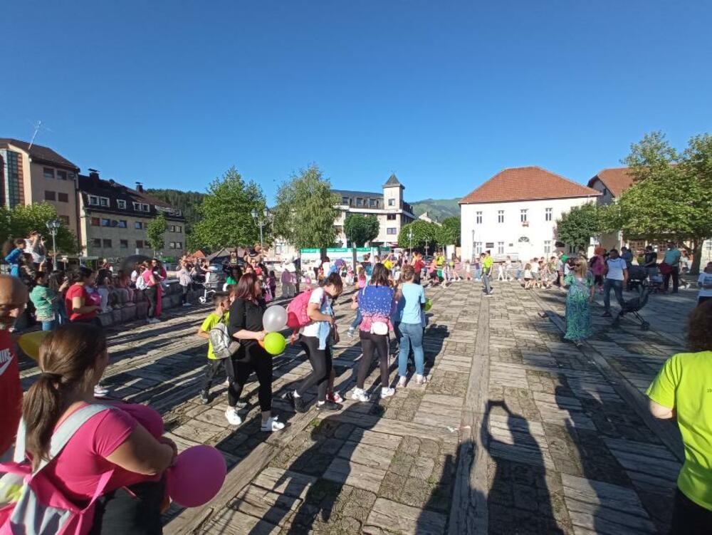 <p>Ovogodišnja kampanja upisa u predškolske ustanove odvija se u svakoj lokalnoj sredini i dio je projekta “Dostupno, kavalitetno, pravično rano učenje za svu djeci u Crnoj Gori”, koji realizuje Ministarstvo prosvjete u saradnji sa Kancelarijom UNICEF-a u našoj državi</p>