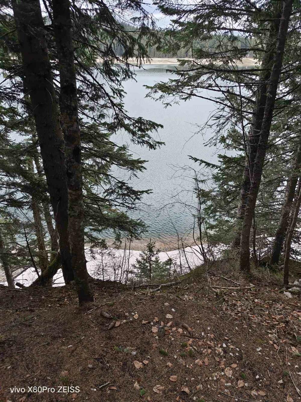 <p>X80 Pro je dostupan u Cosmic Black boji, koja predstavlja prostrano noćno neba, kao i živopisnu i beskrajnu moć univerzuma.</p>