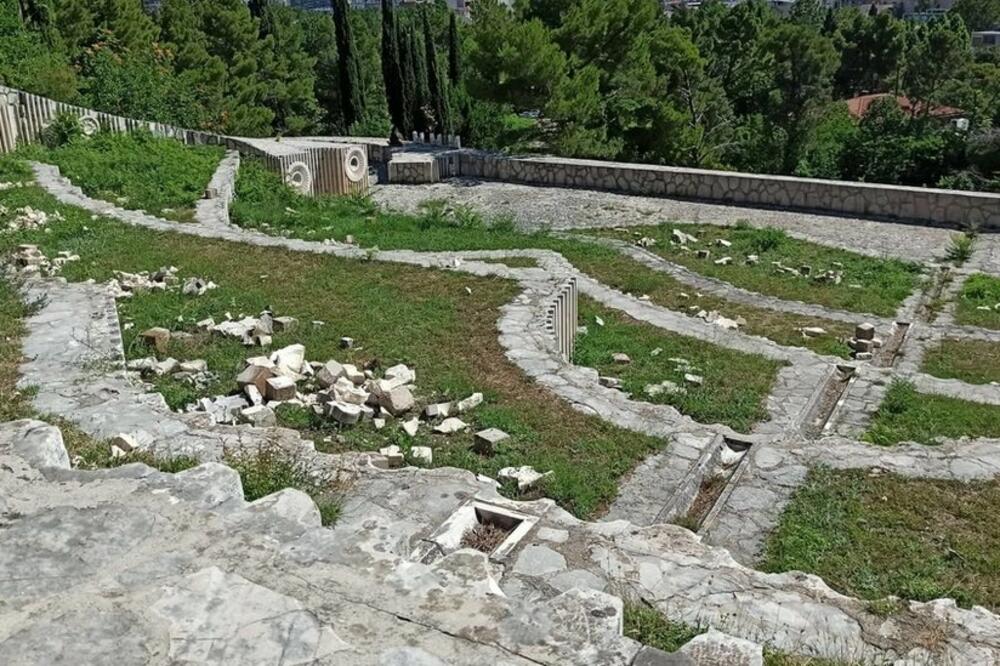 Partizansko spomen groblje u Mostaru poslije rušenja, Foto: Oslobodjenje.ba