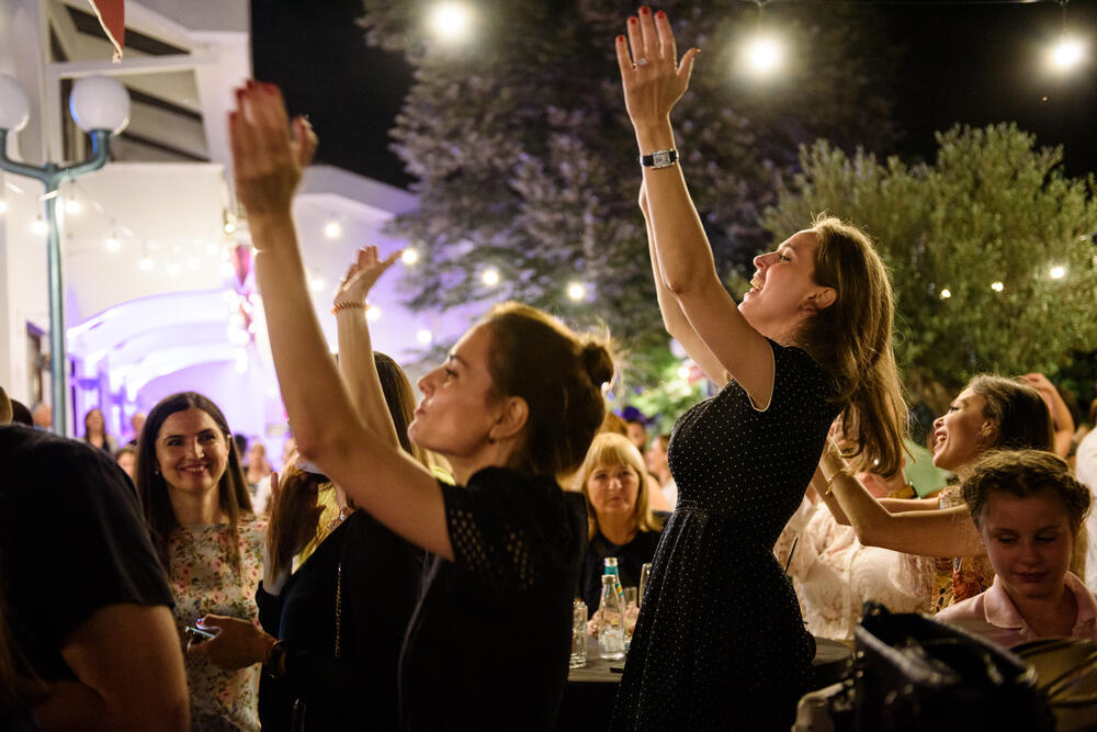 <p>"Za divnu atmosferu bili su zaduženi glumci iz Gradskog pozorišta Podgorica, koji su oduševili sve prisutne i poslali divnu poruku ljubavi i humanosti"</p>