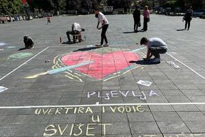 Nacrtana džinovska karikatura na trgu u Pljevljima: Počeli "Dani...