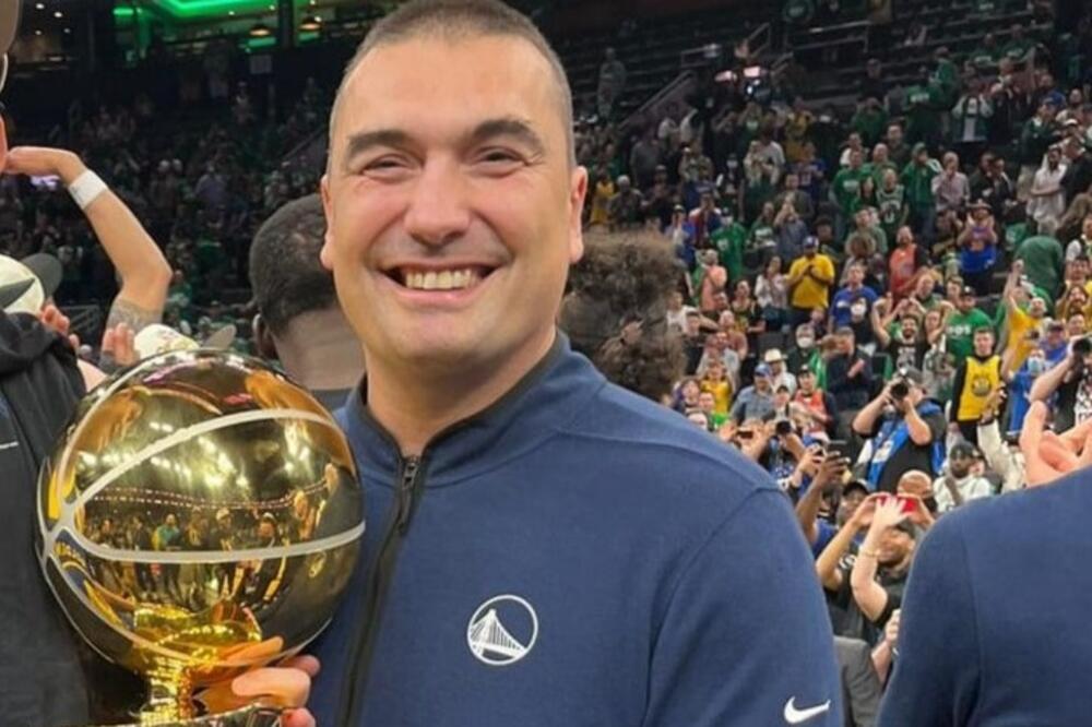 Milojević sa NBA peharom, Foto: KK Budućnost Voli/Twitter
