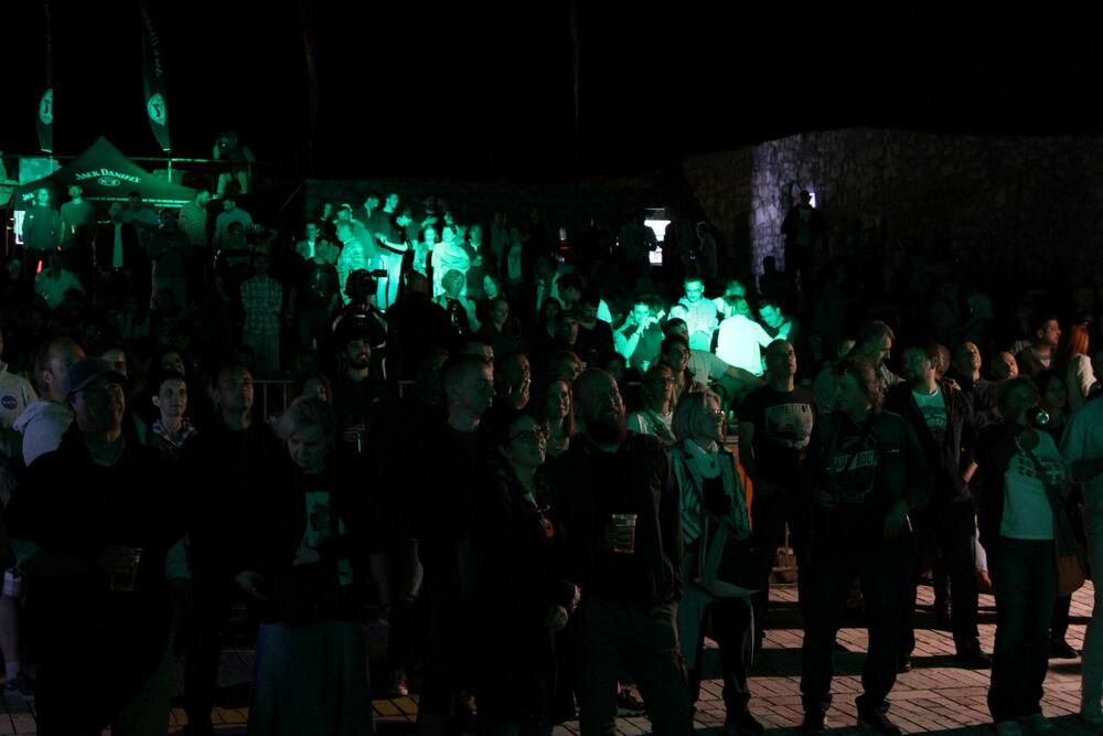 <p>„Ljudi vole bluz. Nekad to kasno skontaju, ali kad shvate onda dođu na naše koncerte. Sretala sam ljude koji kažu da nikada nisu voljeli, niti slušali bluz. Onda čuju nas i zavole. To je bluz. Jednostavno te osvoji"</p>