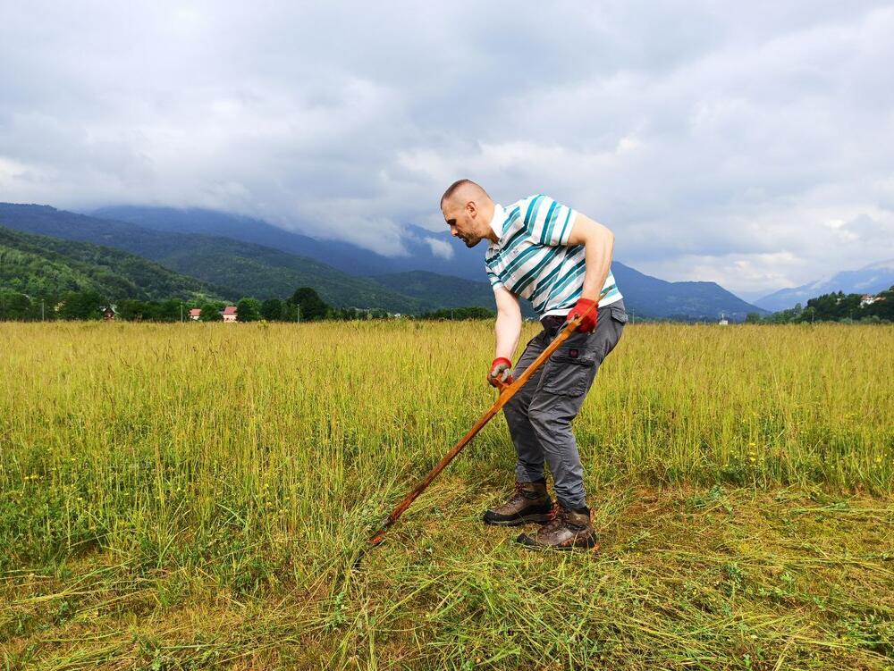 <p>Predsjednik Opštine Mojkovac, Vesko Delić, koji je izrazio želju da se danas a i svake naredne godine što dalje čuju zvuci mojkovačke kose</p>