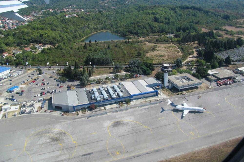 Pogled na tivatski aerodrom