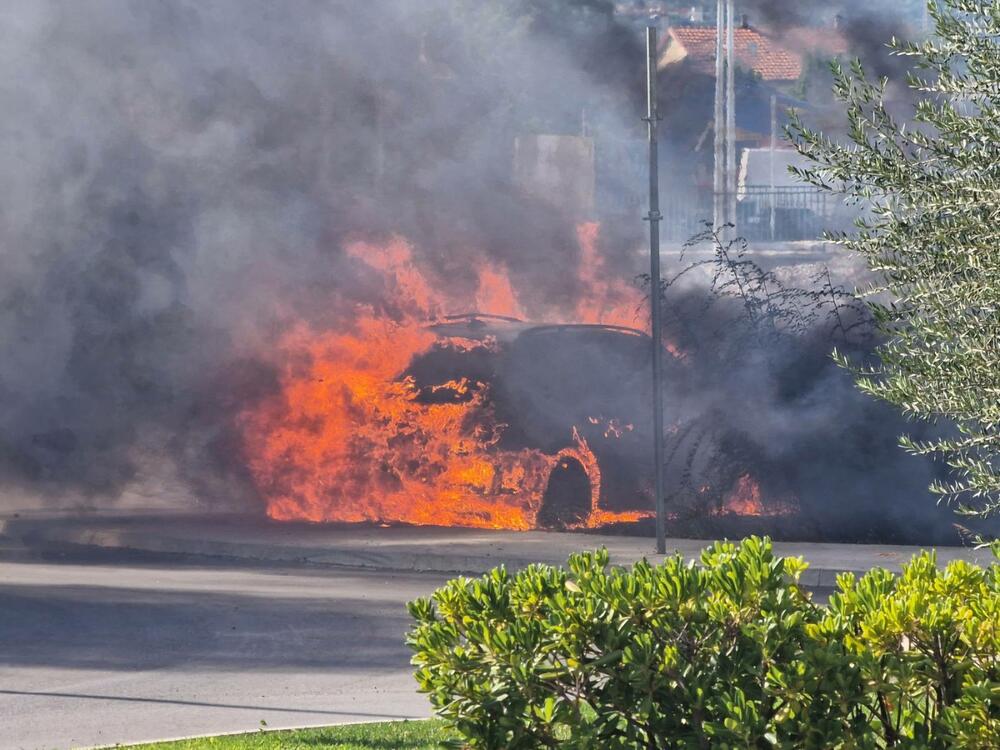 <p>Prema nezvaničnim informacijama iz podgoričke Službe zaštite i spašavanja "Vijestima" je saopšteno da su o slučaju obavijestili Upravu policije</p>