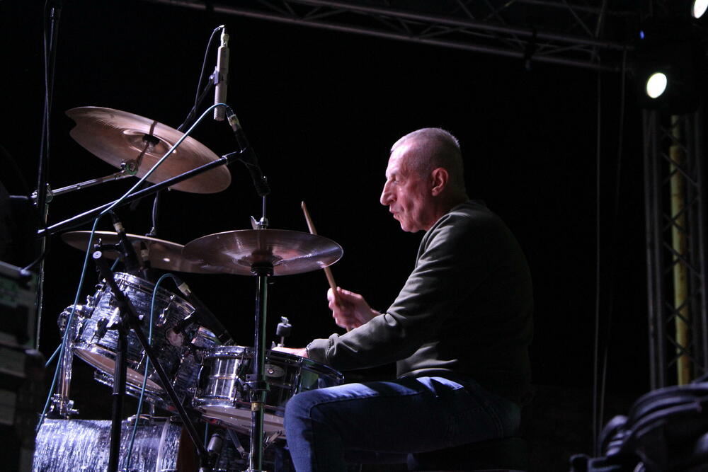 <p>Boje domaće scene druge večeri festivala branio je kolašinski "Rudolf", grupa koja je u gradu pod Trebjesom – svoja na svome</p>