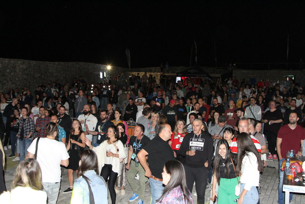 <p>Boje domaće scene druge večeri festivala branio je kolašinski "Rudolf", grupa koja je u gradu pod Trebjesom – svoja na svome</p>