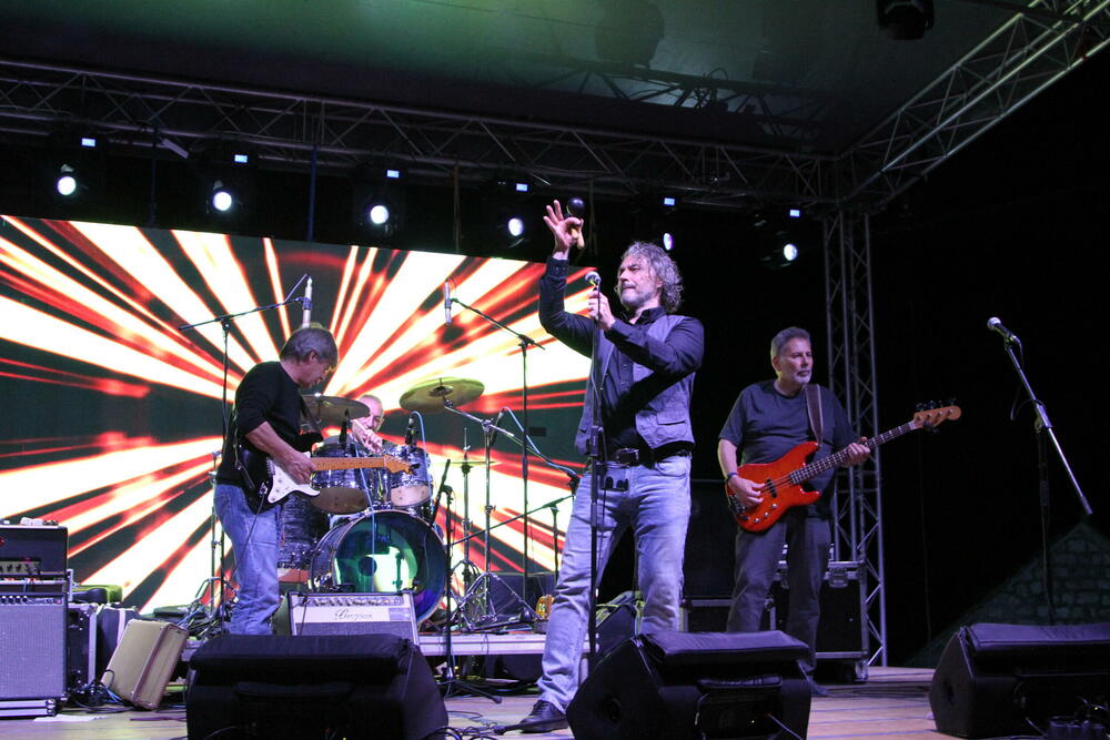 <p>Boje domaće scene druge večeri festivala branio je kolašinski "Rudolf", grupa koja je u gradu pod Trebjesom – svoja na svome</p>