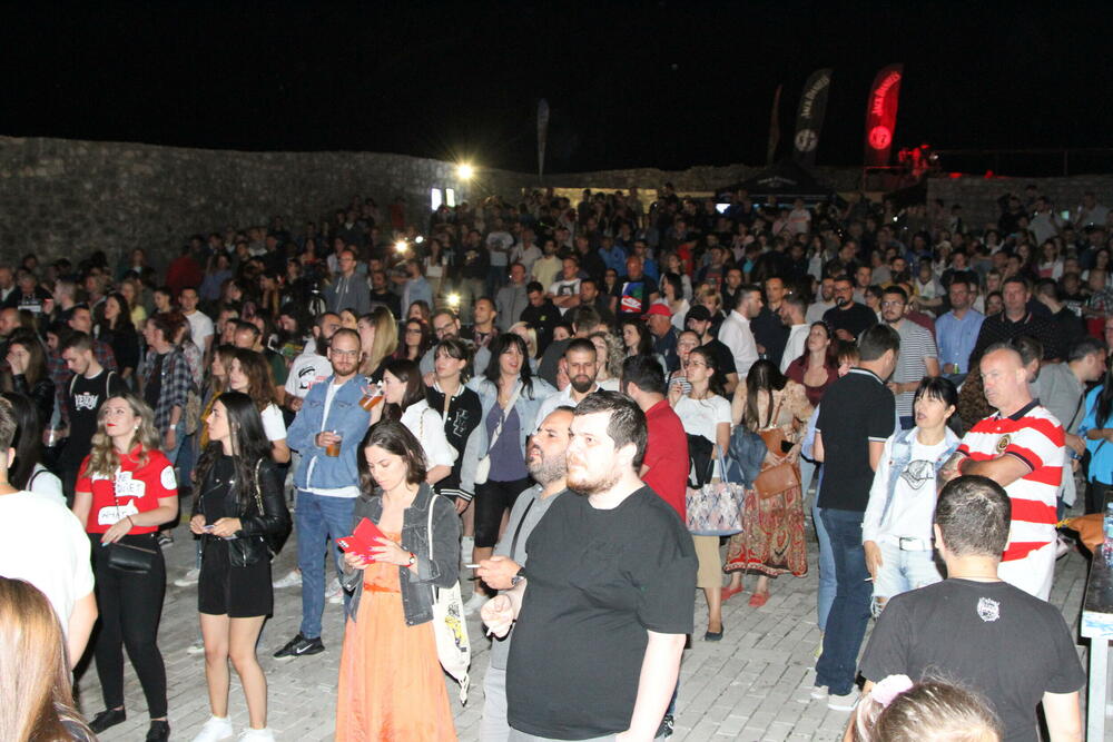 <p>Boje domaće scene druge večeri festivala branio je kolašinski "Rudolf", grupa koja je u gradu pod Trebjesom – svoja na svome</p>