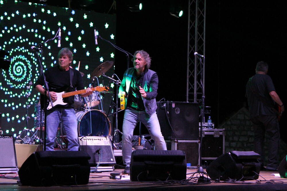 <p>Boje domaće scene druge večeri festivala branio je kolašinski "Rudolf", grupa koja je u gradu pod Trebjesom – svoja na svome</p>