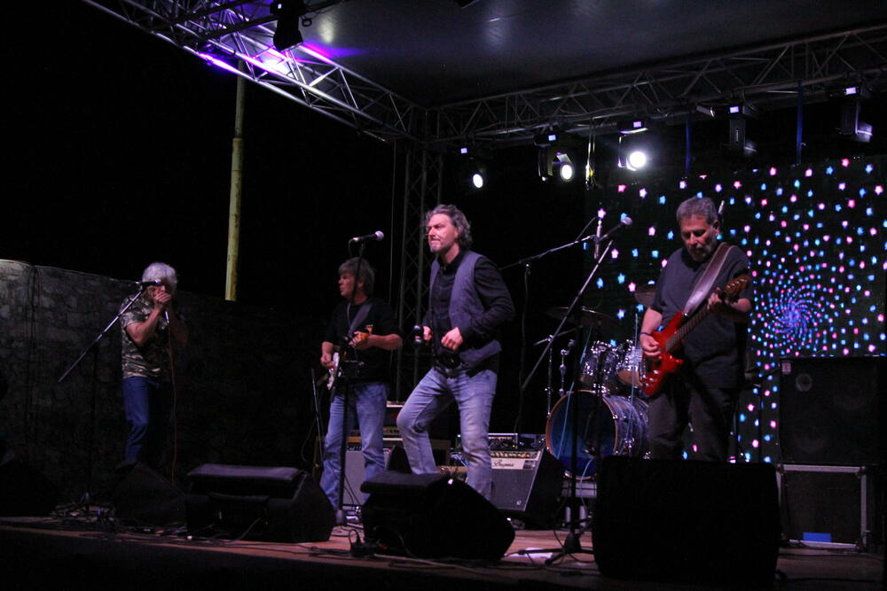 <p>Boje domaće scene druge večeri festivala branio je kolašinski "Rudolf", grupa koja je u gradu pod Trebjesom – svoja na svome</p>