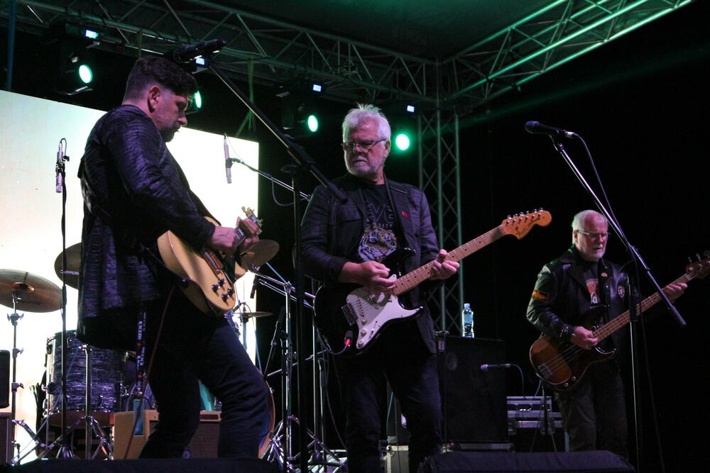 <p>Boje domaće scene druge večeri festivala branio je kolašinski "Rudolf", grupa koja je u gradu pod Trebjesom – svoja na svome</p>