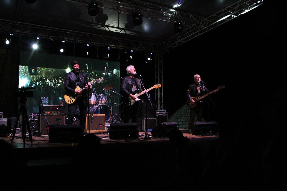 <p>Boje domaće scene druge večeri festivala branio je kolašinski "Rudolf", grupa koja je u gradu pod Trebjesom – svoja na svome</p>