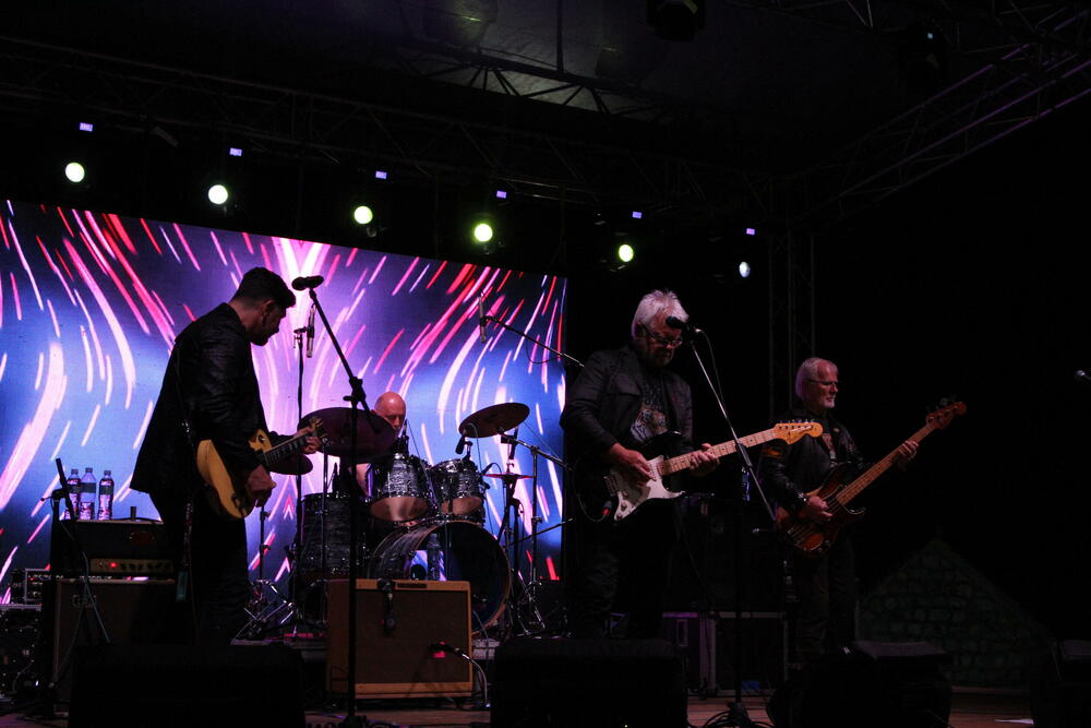 <p>Boje domaće scene druge večeri festivala branio je kolašinski "Rudolf", grupa koja je u gradu pod Trebjesom – svoja na svome</p>