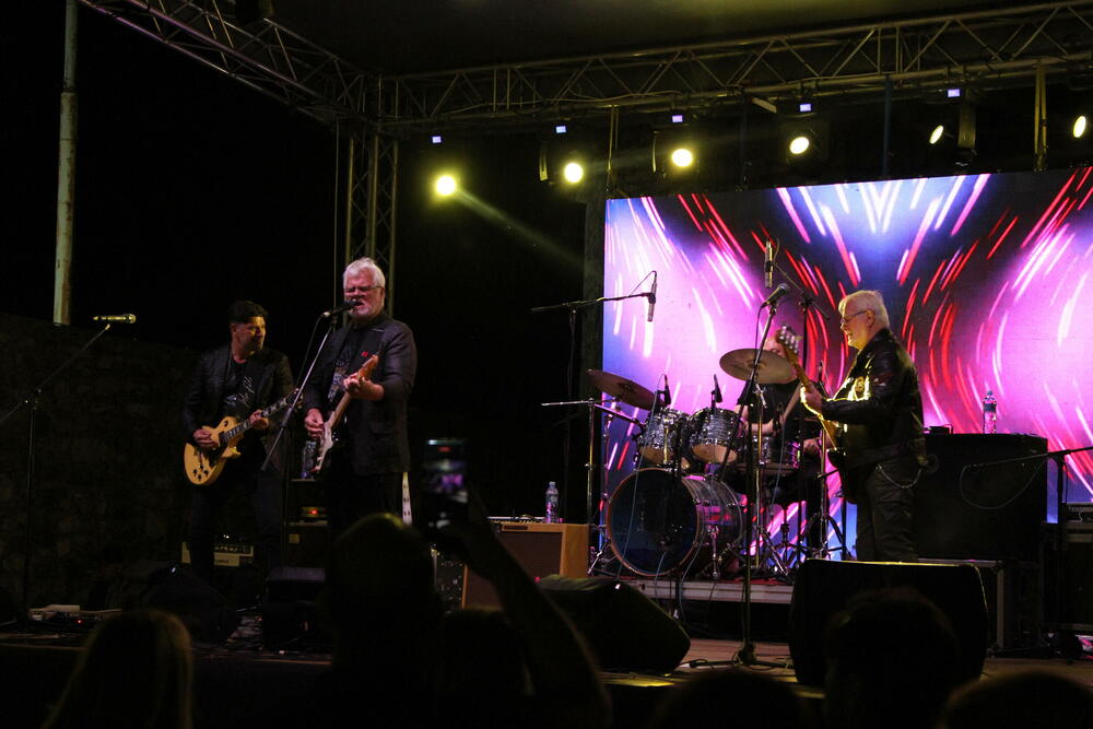 <p>Boje domaće scene druge večeri festivala branio je kolašinski "Rudolf", grupa koja je u gradu pod Trebjesom – svoja na svome</p>