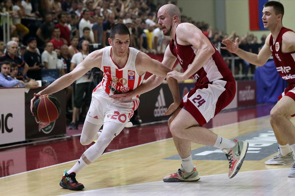 Nikola Ivanović na večerašnjem meču, Foto: Marko Metlaš/Beta