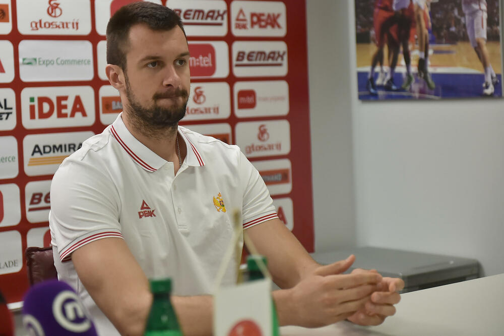 Zoran Nikolić na današnjoj pres konferenciji, Foto: KSCG