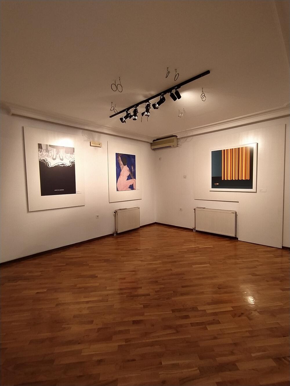 <p>Izložba “Diktat” rezultat je istraživanja i promatranja društva u kom živimo i različitih tematika koje proizilaze iz termina “Diktat”, a okupiraju crnogorske umjetnike: Ivu Ivanović, Denisa Ćupića, Jovanu Mugošu, Zdravka Delibašića Belog i Srđu Dragovića</p>