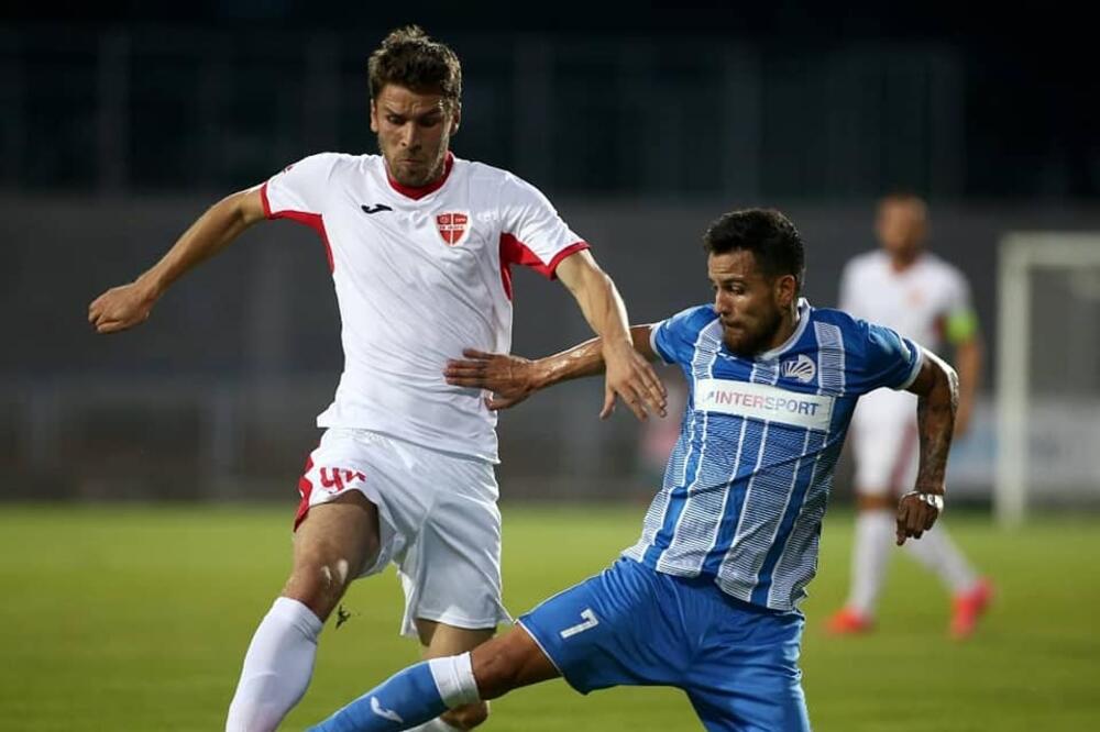 Bakrač u duelu sa Augustom, Foto: Telekom 1. CFL / FSCG