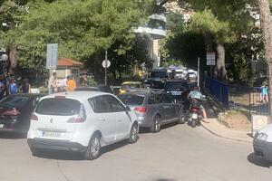Mještani Starog grad u Budvi opet blokirali rampu kod gradskog...