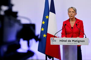 Makron odbio ostavku premijerke Francuske Elizabet Born