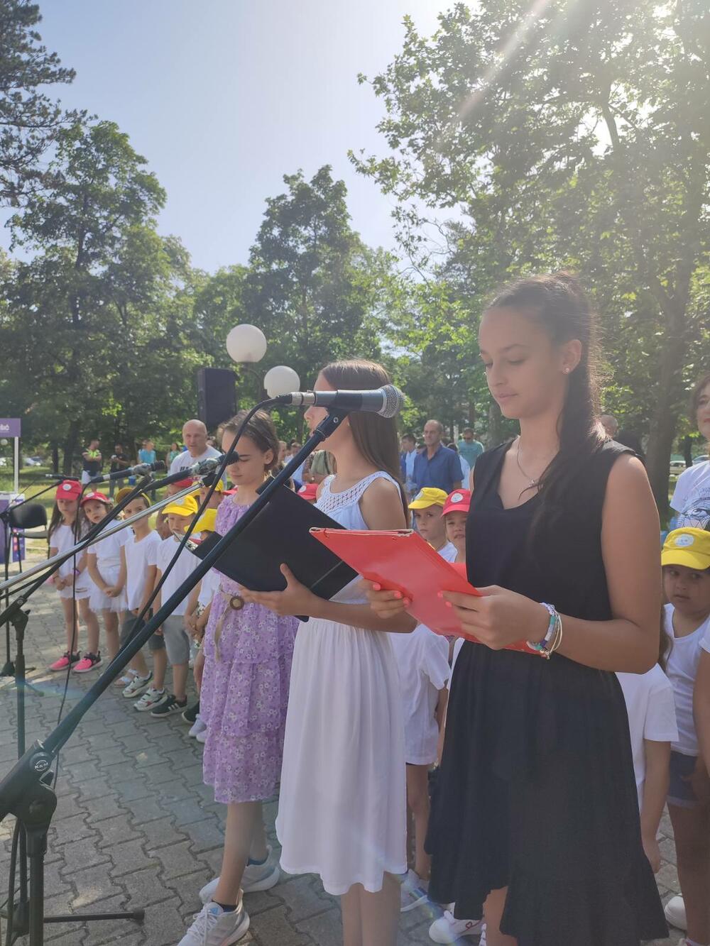 <p>"Nadam se da su među vama i oni koji će u budućnosti afirmisati ne samo naš grad, nego i Crnu Goru. Ovo je manifestacija koja na pravi način mladim sportistima prenosi univerzalna olimpijska načela - izvrsnost, prijateljstvo i poštovanje", kazala je Petrović Njegoš</p>