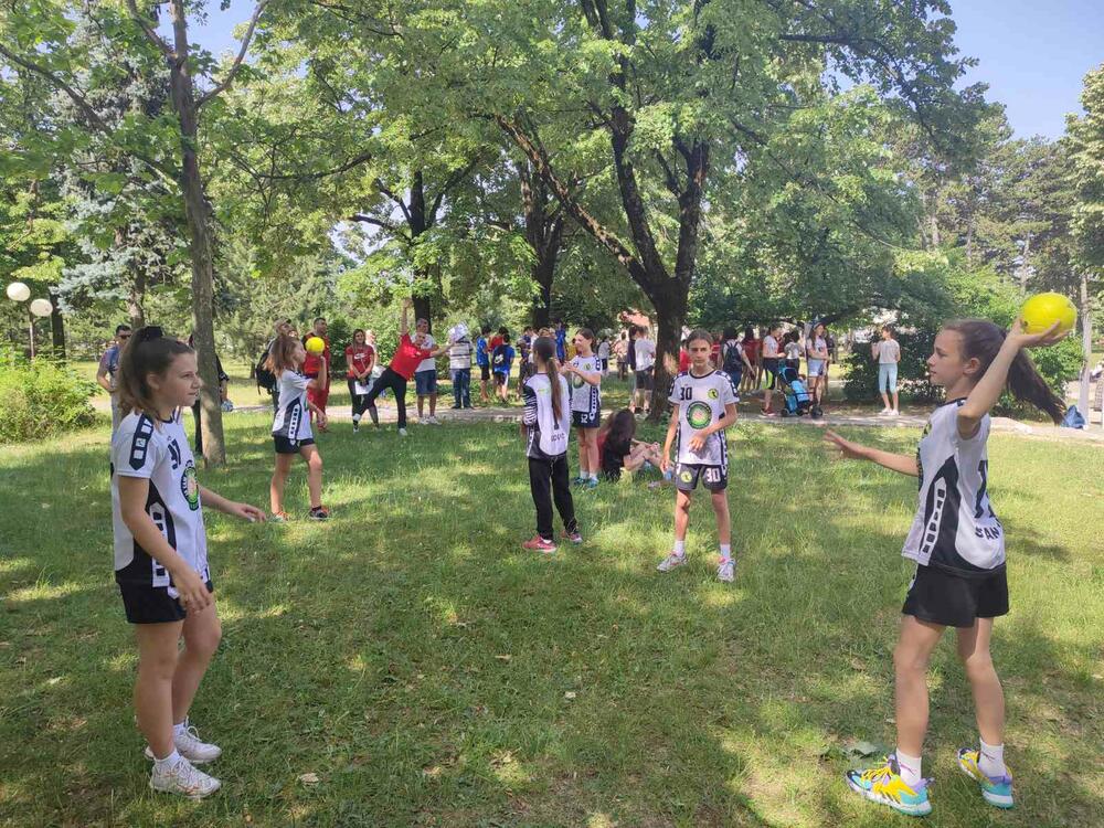 <p>"Nadam se da su među vama i oni koji će u budućnosti afirmisati ne samo naš grad, nego i Crnu Goru. Ovo je manifestacija koja na pravi način mladim sportistima prenosi univerzalna olimpijska načela - izvrsnost, prijateljstvo i poštovanje", kazala je Petrović Njegoš</p>