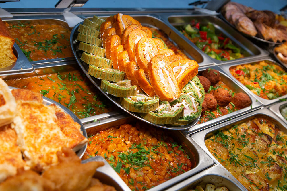 <p>Objekat se prostire na površini od 1560 metara kvadratnih, a u sklopu njega se nalazi i Cosmetics market i apoteka<font color="#d50517">.</font></p>