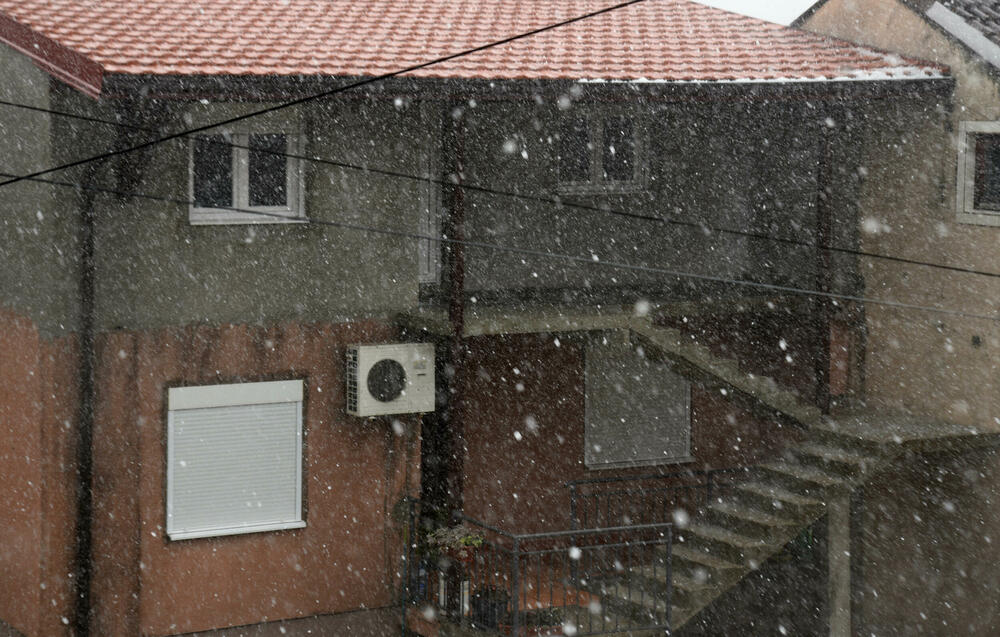 <p>Nevrijeme pratio i jak vjetar</p>