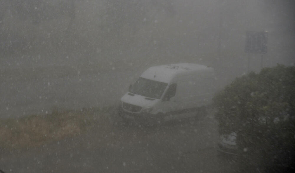 <p>Nevrijeme pratio i jak vjetar</p>