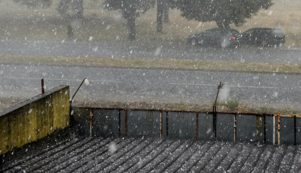 <p>Nevrijeme pratio i jak vjetar</p>