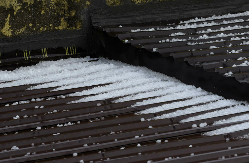 <p>Nevrijeme pratio i jak vjetar</p>