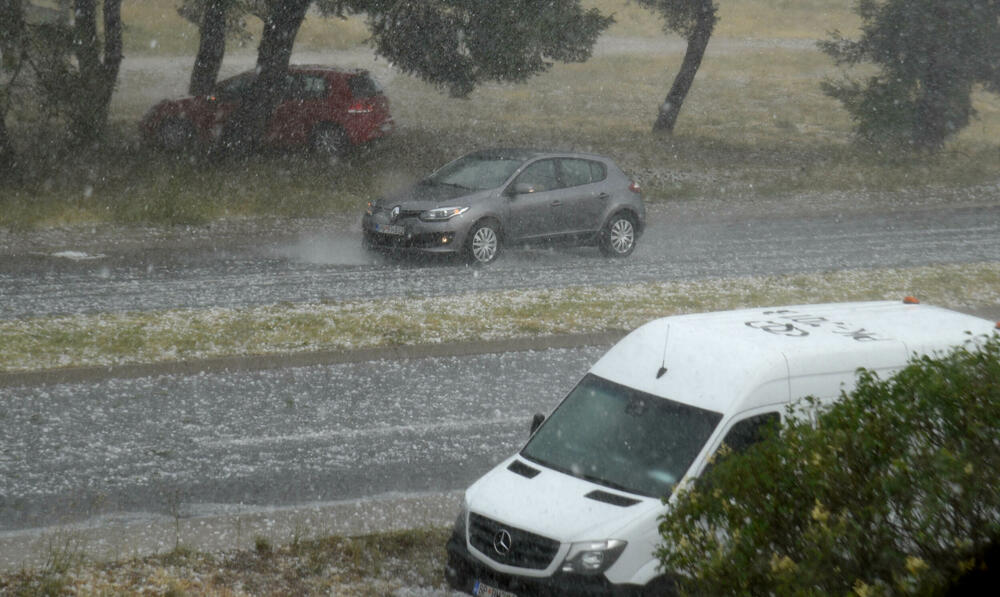 <p>Nevrijeme pratio i jak vjetar</p>