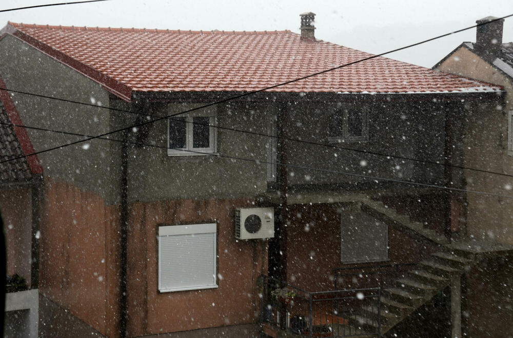 <p>Nevrijeme pratio i jak vjetar</p>