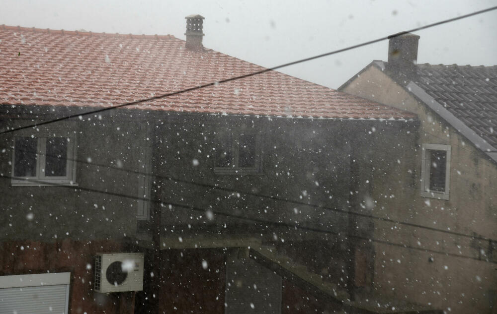 <p>Nevrijeme pratio i jak vjetar</p>