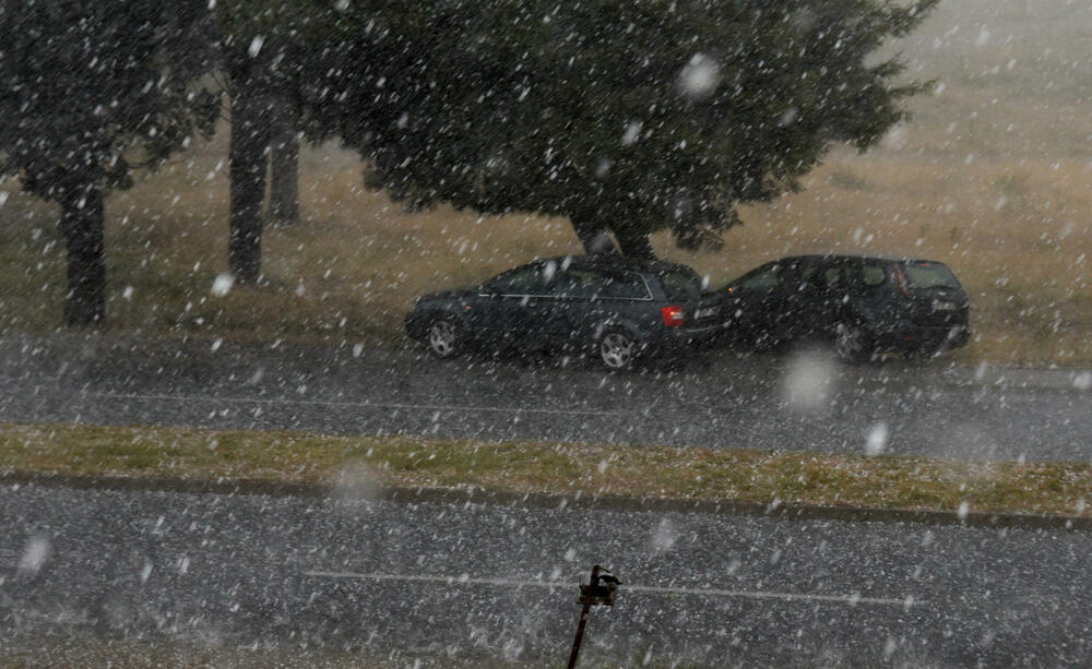 <p>Nevrijeme pratio i jak vjetar</p>