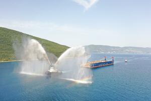 VIDEO Novi plutajući dok uplovio jutros u Boku Kotorsku