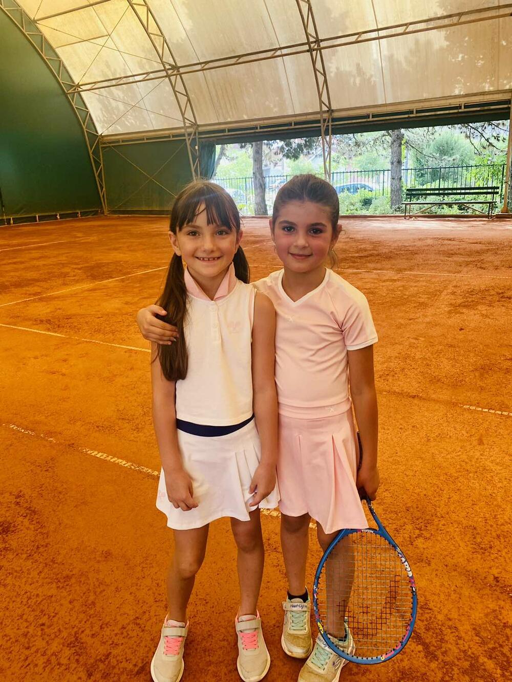 <p>Kako rastu trešnje, kako se brinu voćari o njima, odakle crvi u trešnjama, kako se pravilno beru i još mnogo zanimljivosti otkriće nam gośća Aleksandra Vučinić</p>