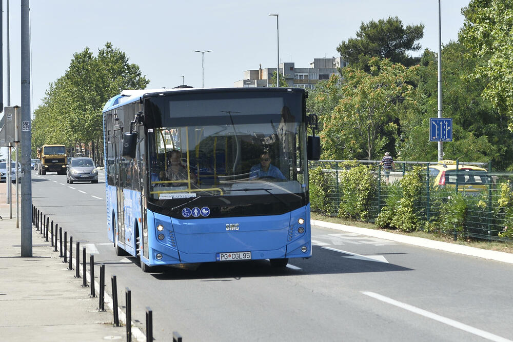 <p>Novi autobusi su moderni, savremeni, te prilagođeni potrebama osoba sa invaliditetom, saopšteno je ranije iz lokalne samouprave</p>