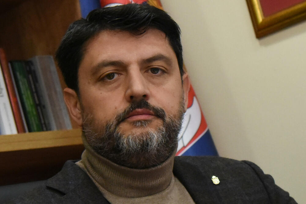 Kabinet Đukanovića traži da se Božović protjera i da mu se zabrani...