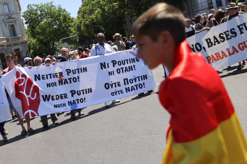 <p>Nijedan ministar, niti istaknuti predstavnik radikalne ljevice, članice vladajuće koalicije, nije učestvovao u maršu, ne želeći da se eksponiraju dva dana pred samit</p>